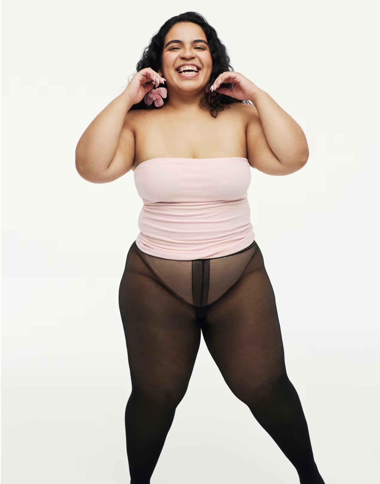 Samantha wears size XL Sheertex tights