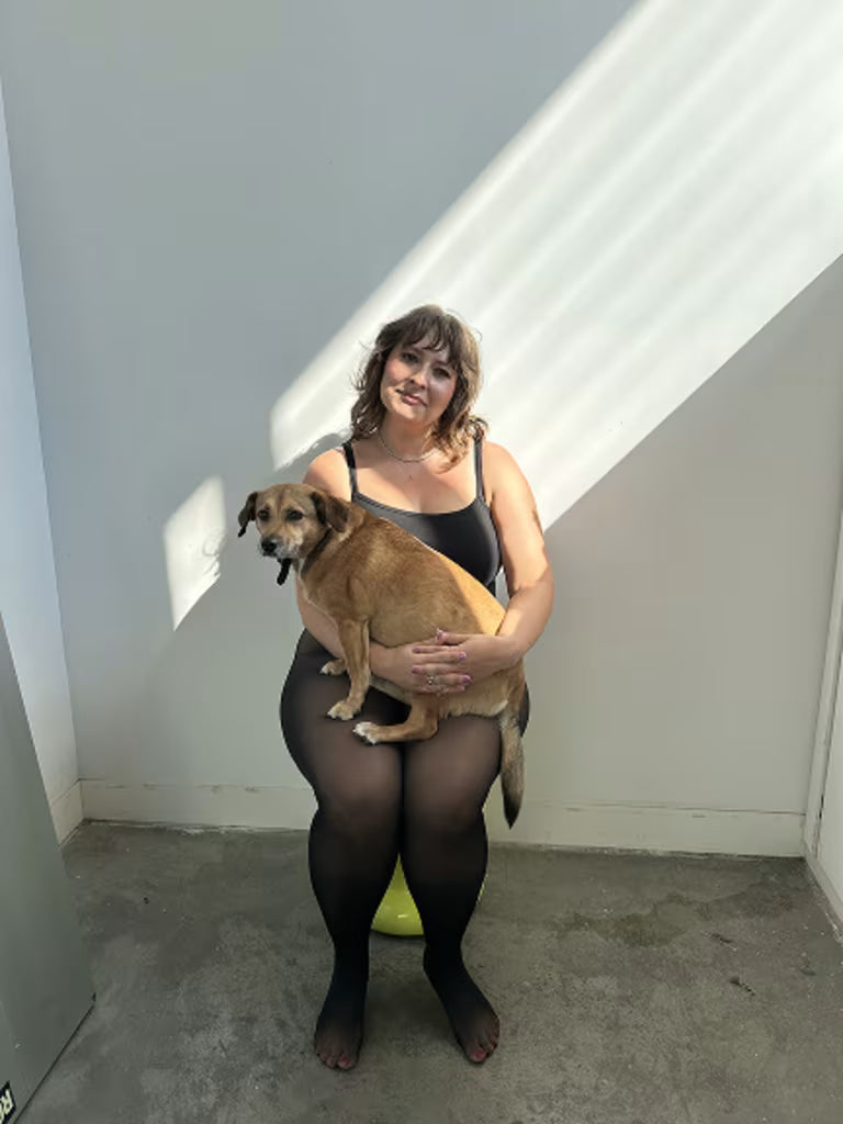 @deliapproved wearing Sheertex tights